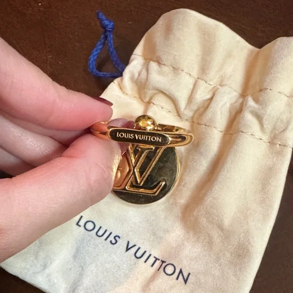 Louis Vuitton gold (heavy) ring holder. Brand new. Never used. - Picture 5 of 5
